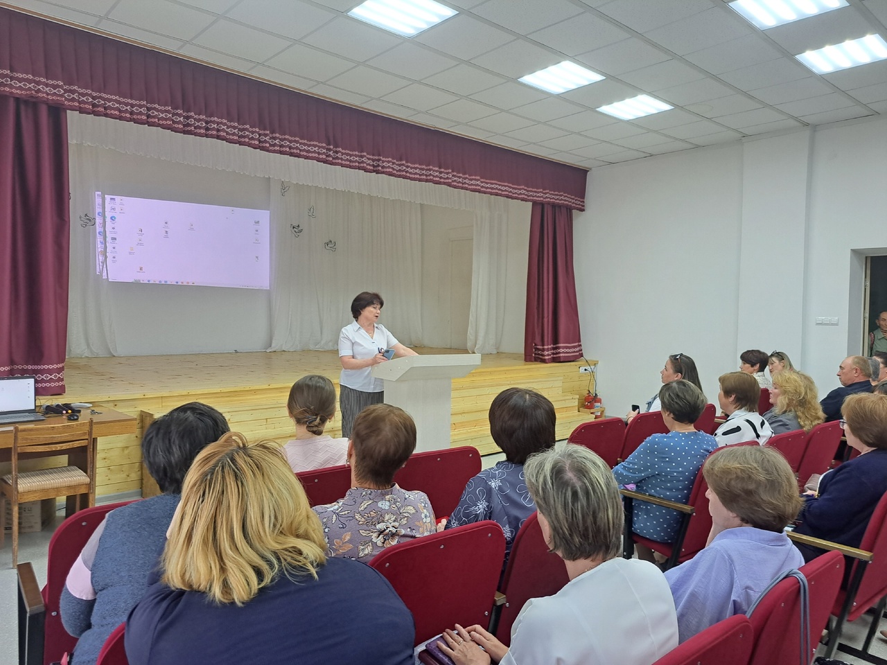 18 мая в актовом зале Большеучинской средней школы состоялось общешкольное родительское собрание.